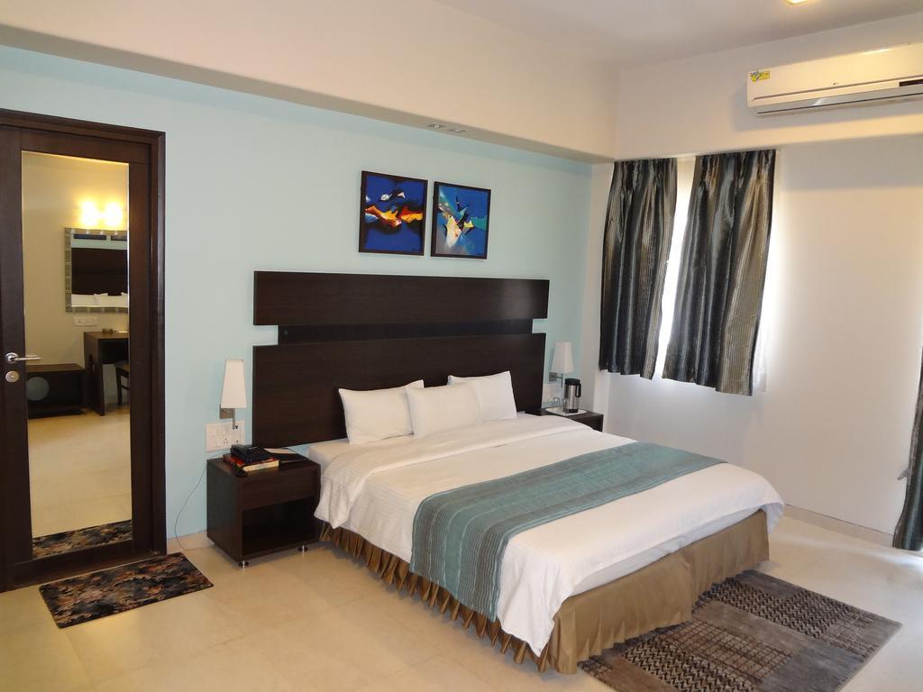 Chateau Windsor Hotel - Marine Drive Mumbai Exterior foto