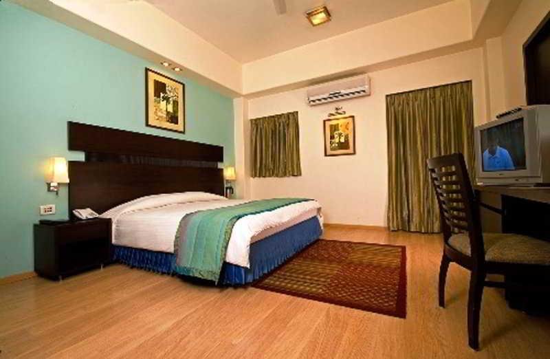 Chateau Windsor Hotel - Marine Drive Mumbai Exterior foto
