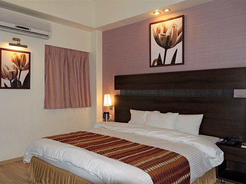 Chateau Windsor Hotel - Marine Drive Mumbai Exterior foto