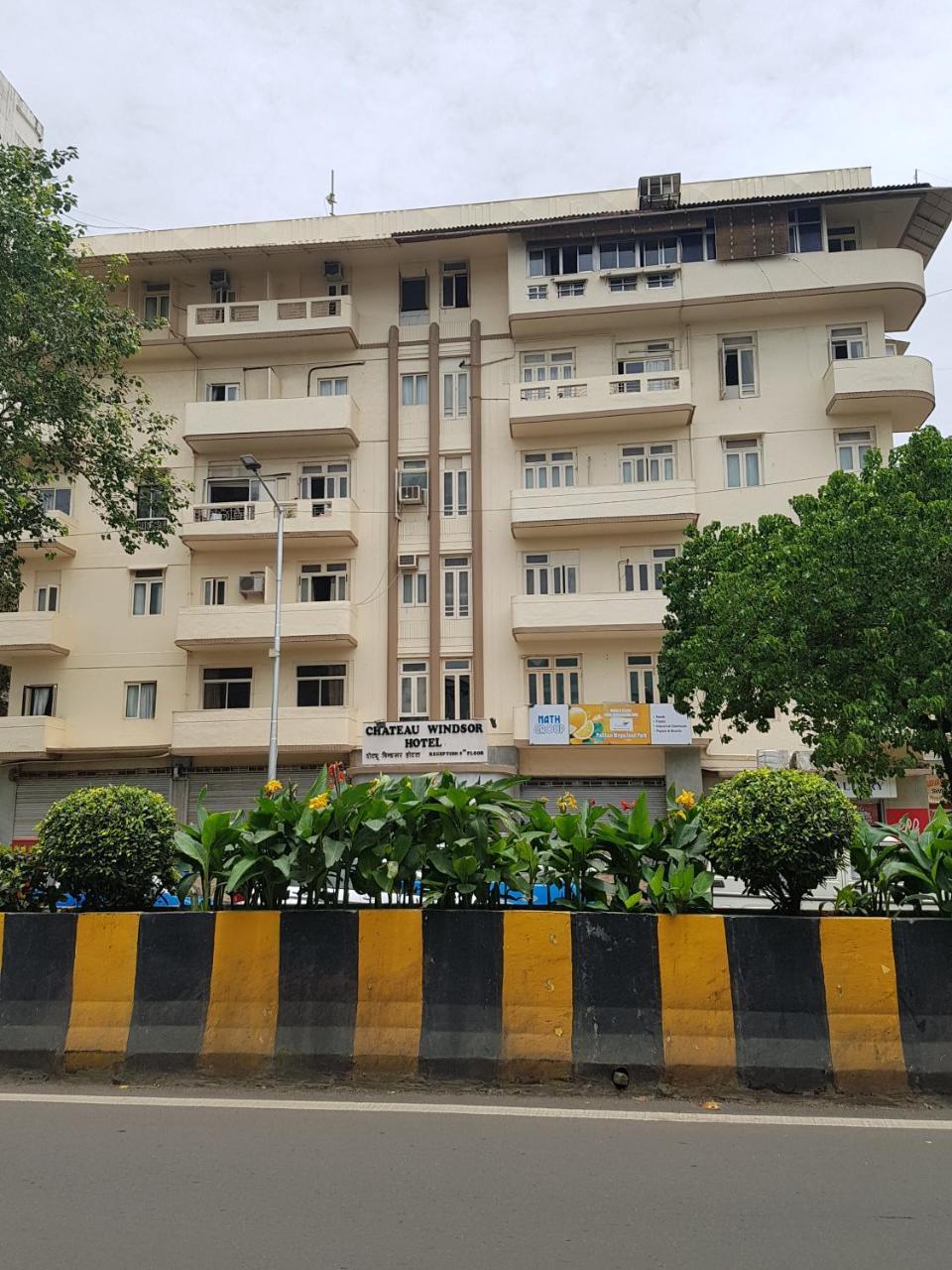 Chateau Windsor Hotel - Marine Drive Mumbai Exterior foto